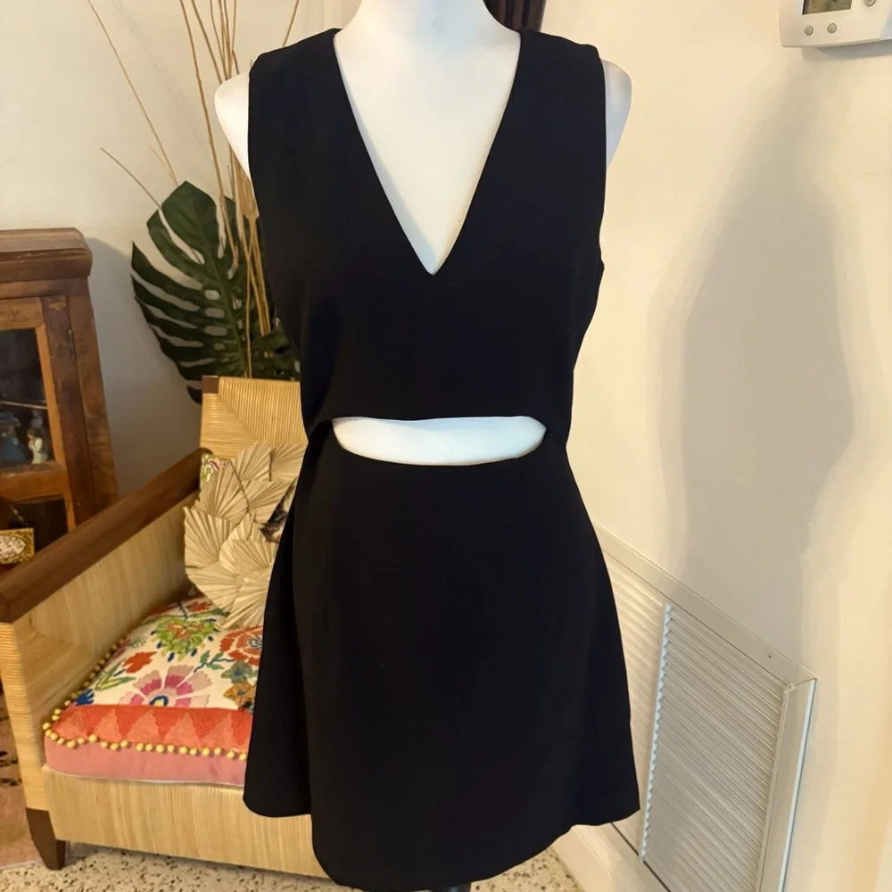 FRENCH CONNECTION Black Whisper V neck Cut Out Dress! Sleeveless. Lined. NEW! 8